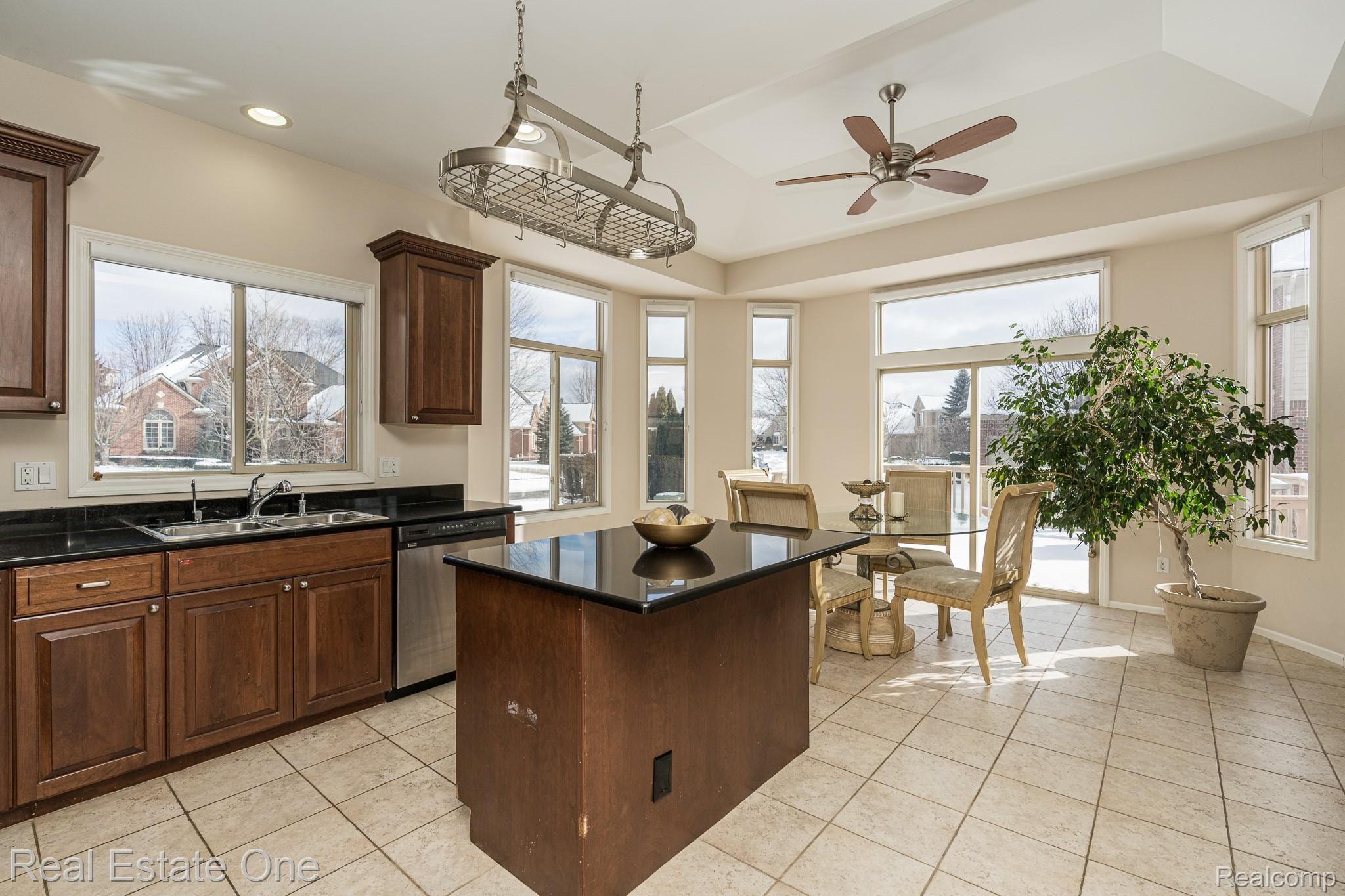 115 Scarborough Lane Rochester, MI 48306 - Photo 19 of 46 Island kitchen with nook