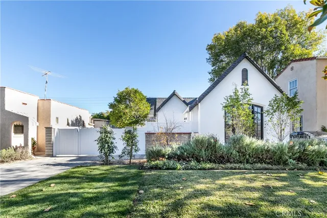 $4,500 | 912 North Howard Street, Glendale, CA 91207