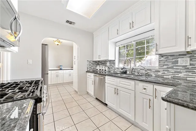 $4,500 | 912 North Howard Street, Glendale, CA 91207