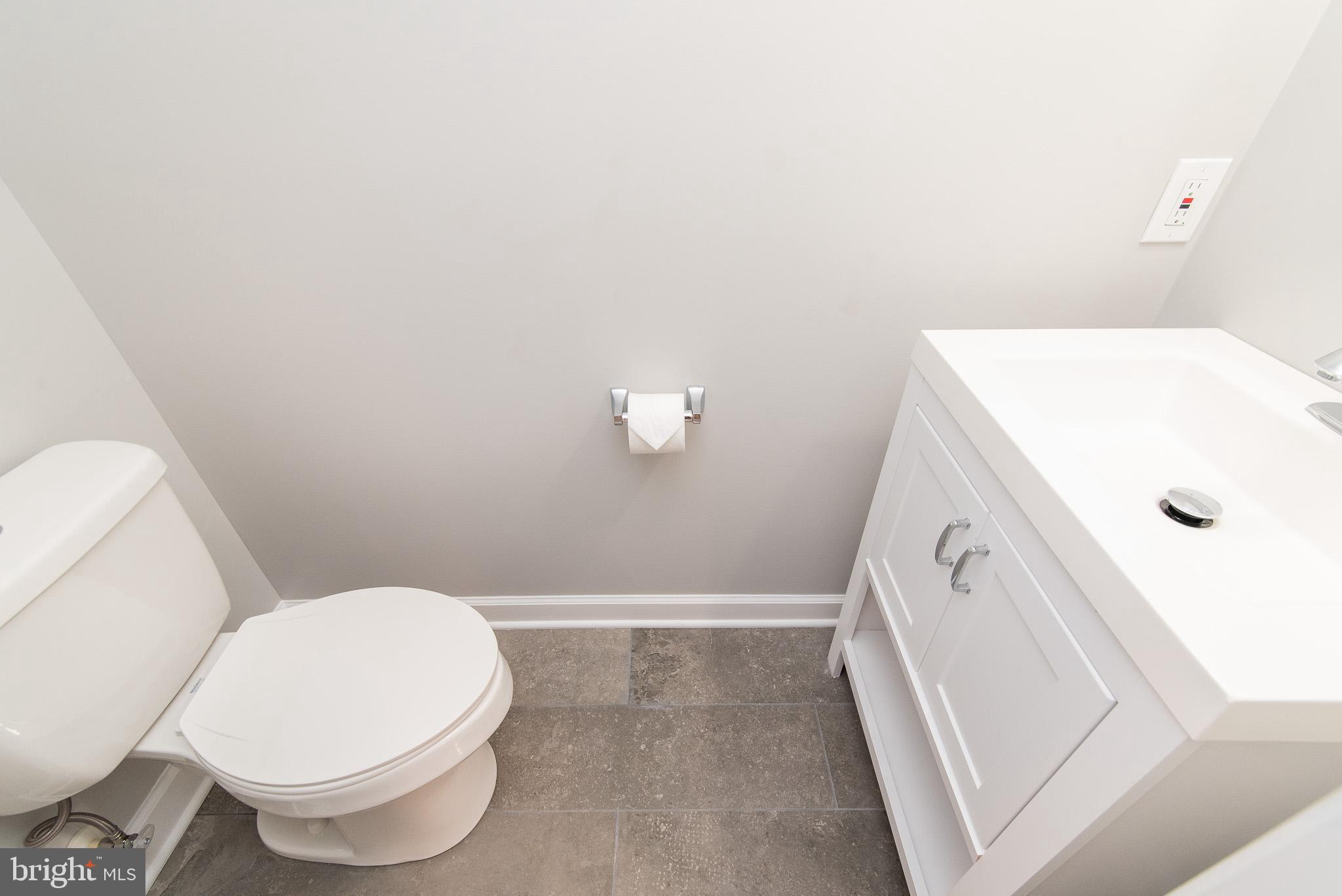 1905 Oxley Road Baltimore, MD 21222 - Photo 9 of 43 Powder Room