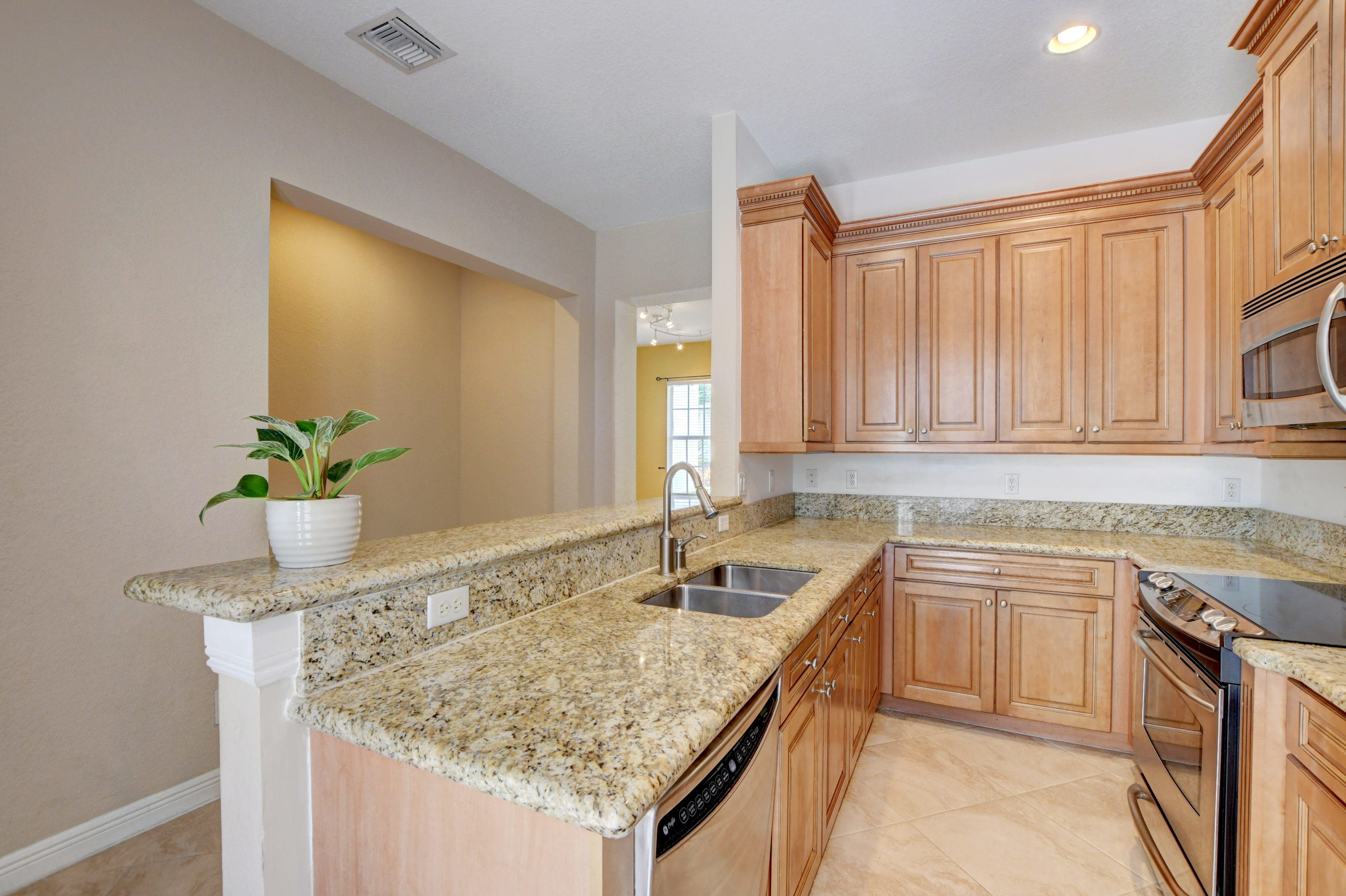 8308 Northwest 8th Way Boca Raton, FL 33487 - Photo 11 of 52 Kitchen