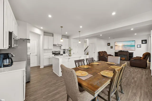 $320,000 | 8 Wiltshire Circle, Easley, SC 29642