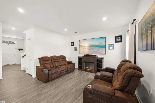 $320,000 | 8 Wiltshire Circle, Easley, SC 29642