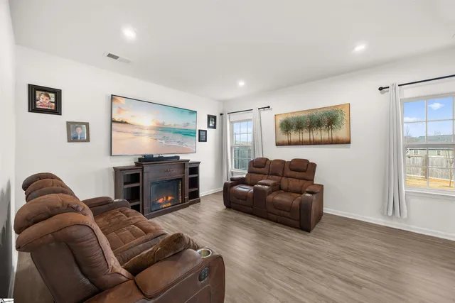 $320,000 | 8 Wiltshire Circle, Easley, SC 29642