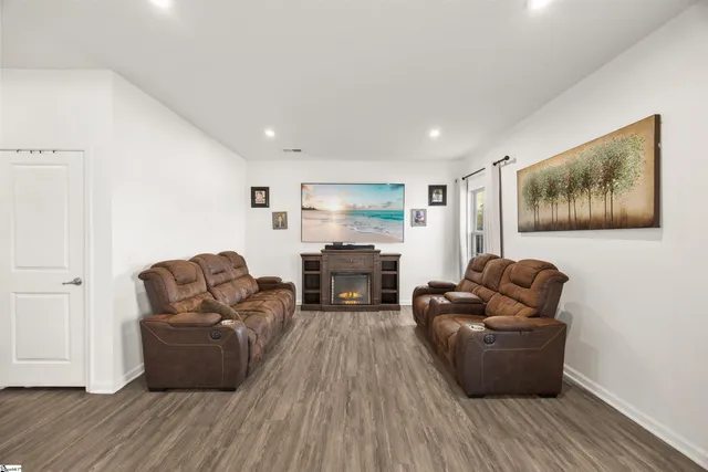 $320,000 | 8 Wiltshire Circle, Easley, SC 29642