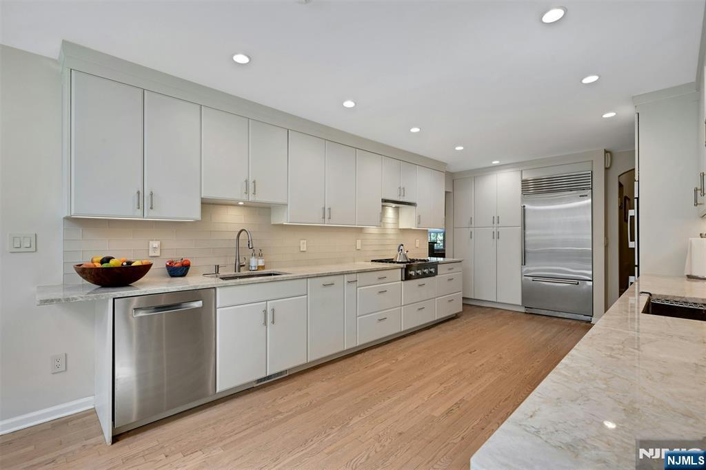 626 Sunderland Road Teaneck, NJ 07666 - Photo 15 of 40 Gallery Image 15