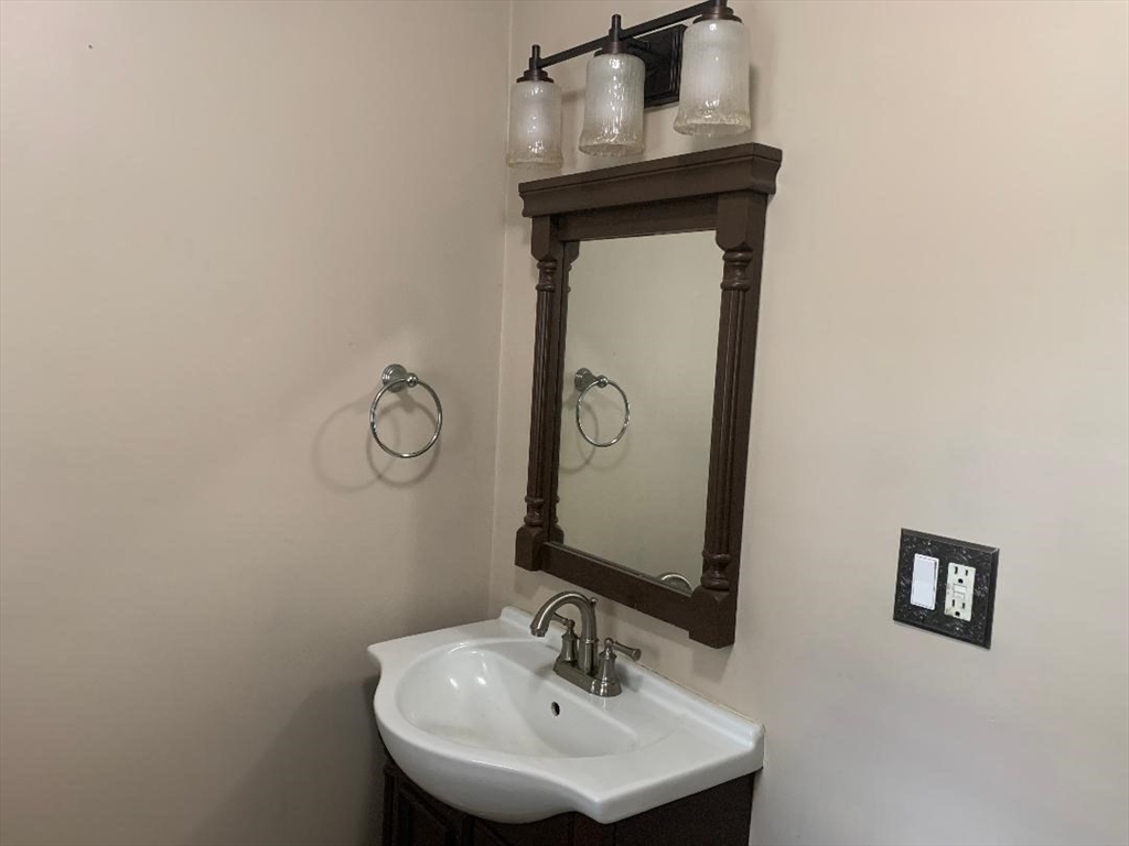 147 Belvidere Street Springfield, MA 01108 - Photo 13 of 27