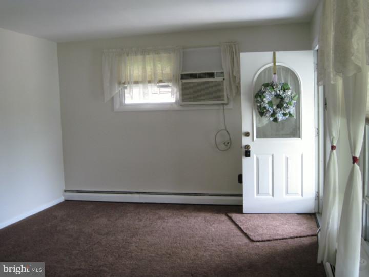 15134 Carter Road Philadelphia, PA 19116 - Photo 2 of 15 Gallery Image 2