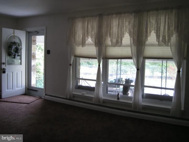 15134 Carter Road Philadelphia, PA 19116 - Photo 3 of 15 Gallery Image 3