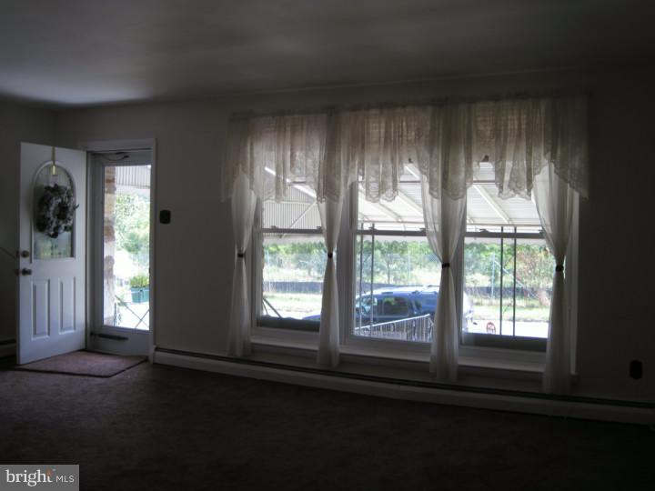 15134 Carter Road Philadelphia, PA 19116 - Photo 4 of 15 Gallery Image 4