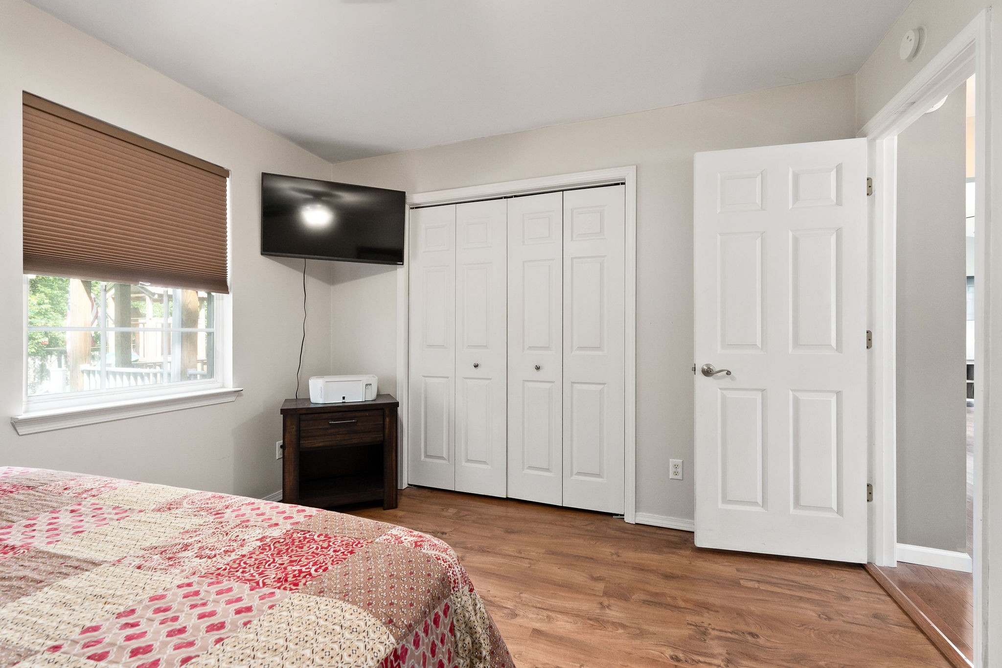 143 Old Qualls Road Cookeville, TN 38506 - Photo 33 of 40 a bedroom with a bed and a flat tv screen