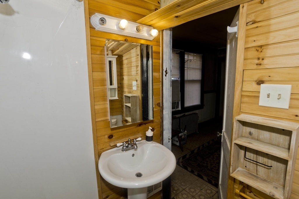 1019 Burnett Road Chicopee, MA 01020 - Photo 13 of 39