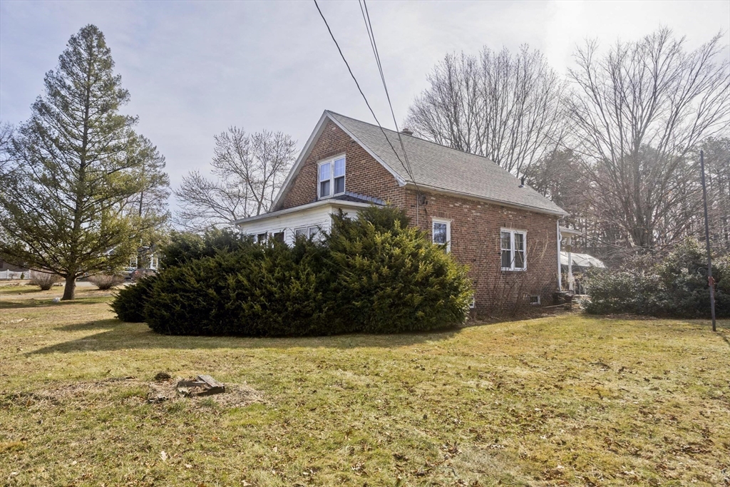 1019 Burnett Road Chicopee, MA 01020 - Photo 4 of 39