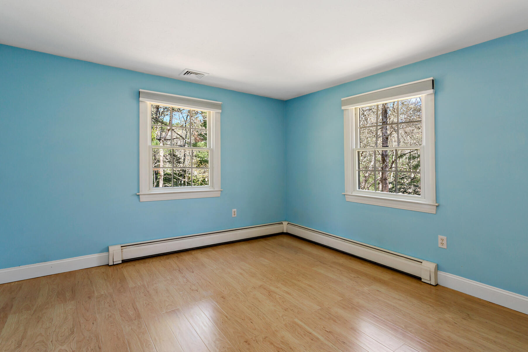 1092 Osterville West Barnstable Road Barnstable, MA 02648 - Photo 16 of 25 an empty room with a window