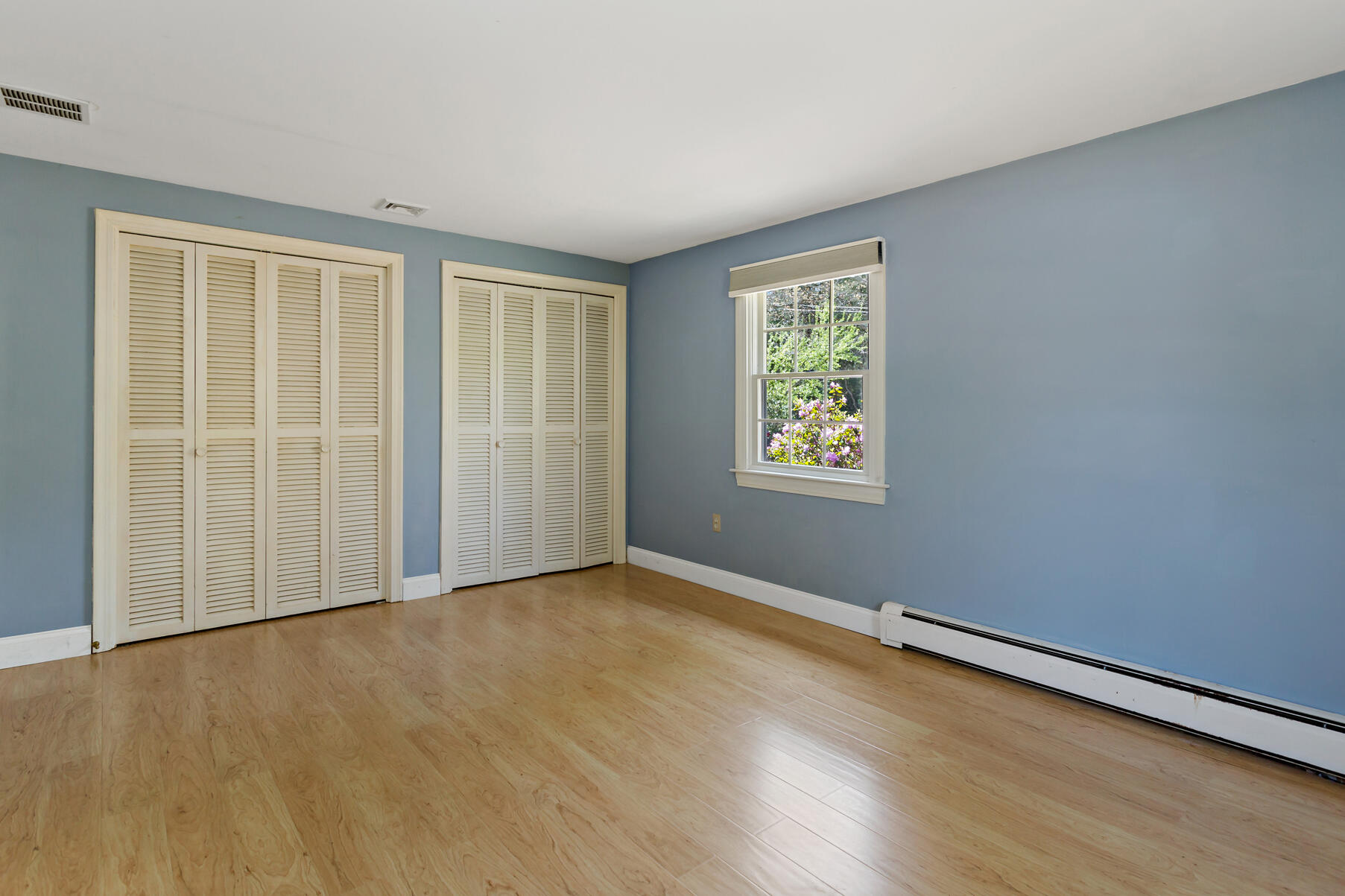 1092 Osterville West Barnstable Road Barnstable, MA 02648 - Photo 18 of 25 an empty room with windows