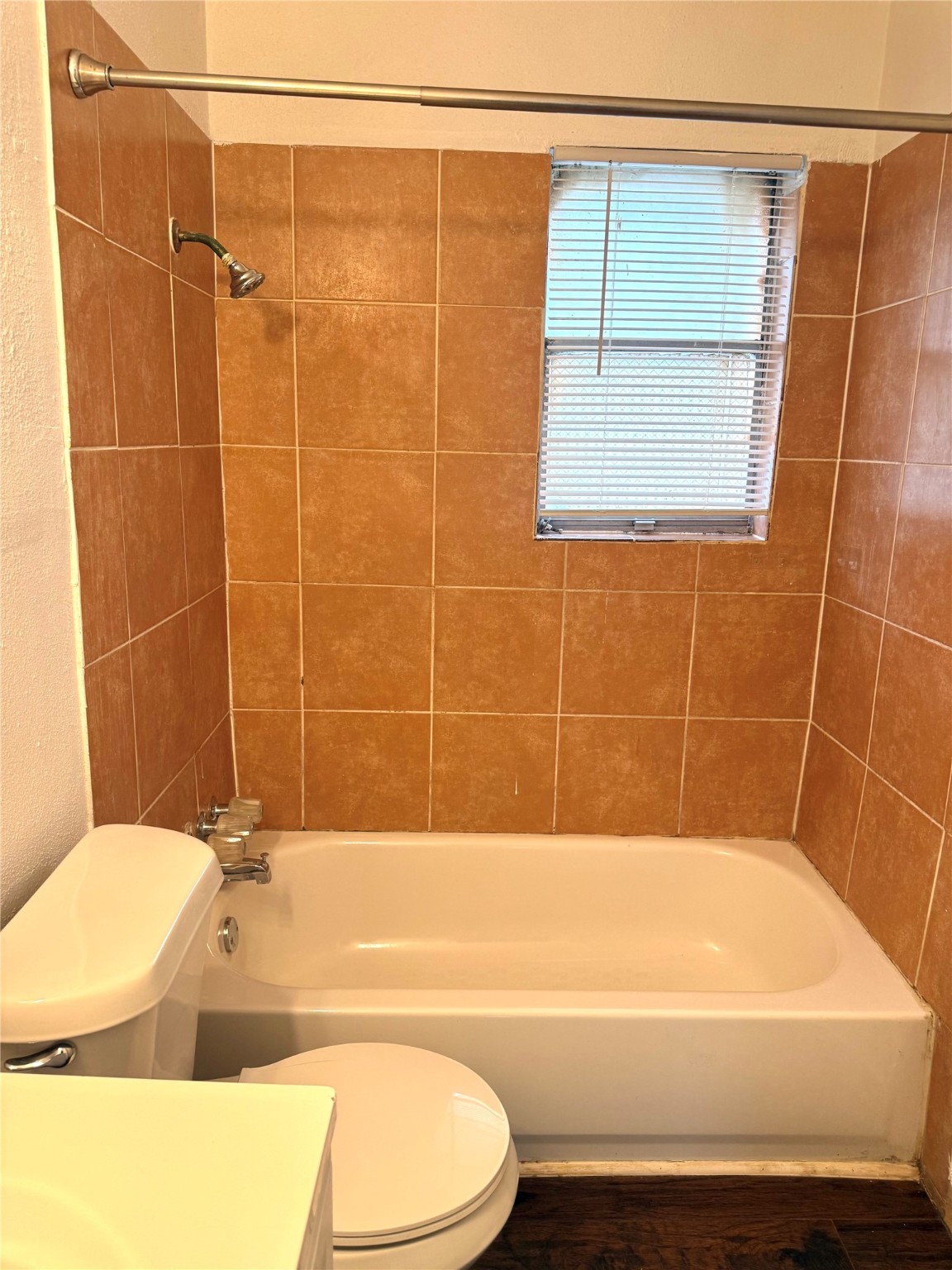 5412 Market Street, Unit 3 Houston, TX 77020 - Photo 11 of 11 a bathroom with a bath tub