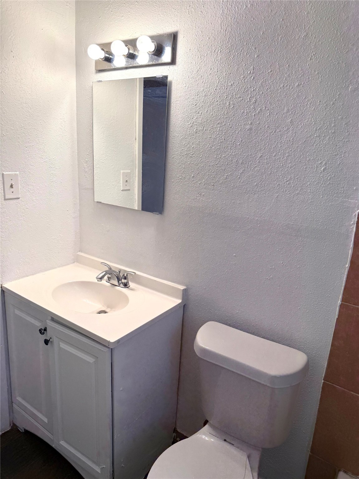 5412 Market Street, Unit 3 Houston, TX 77020 - Photo 10 of 11 a bathroom with a toilet a sink and mirror