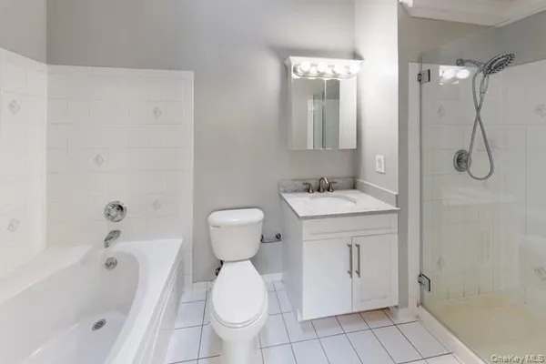 $3,785 | 137 Overlook Drive, Unit 137, Farmingville, NY 11738