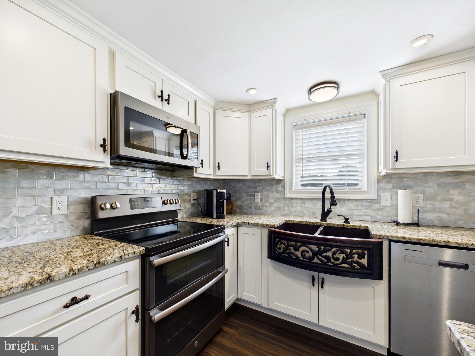 15551 Wharton Road Goldsboro, MD 21636 - Photo 15 of 80 a kitchen with granite countertop a sink a stove and cabinets