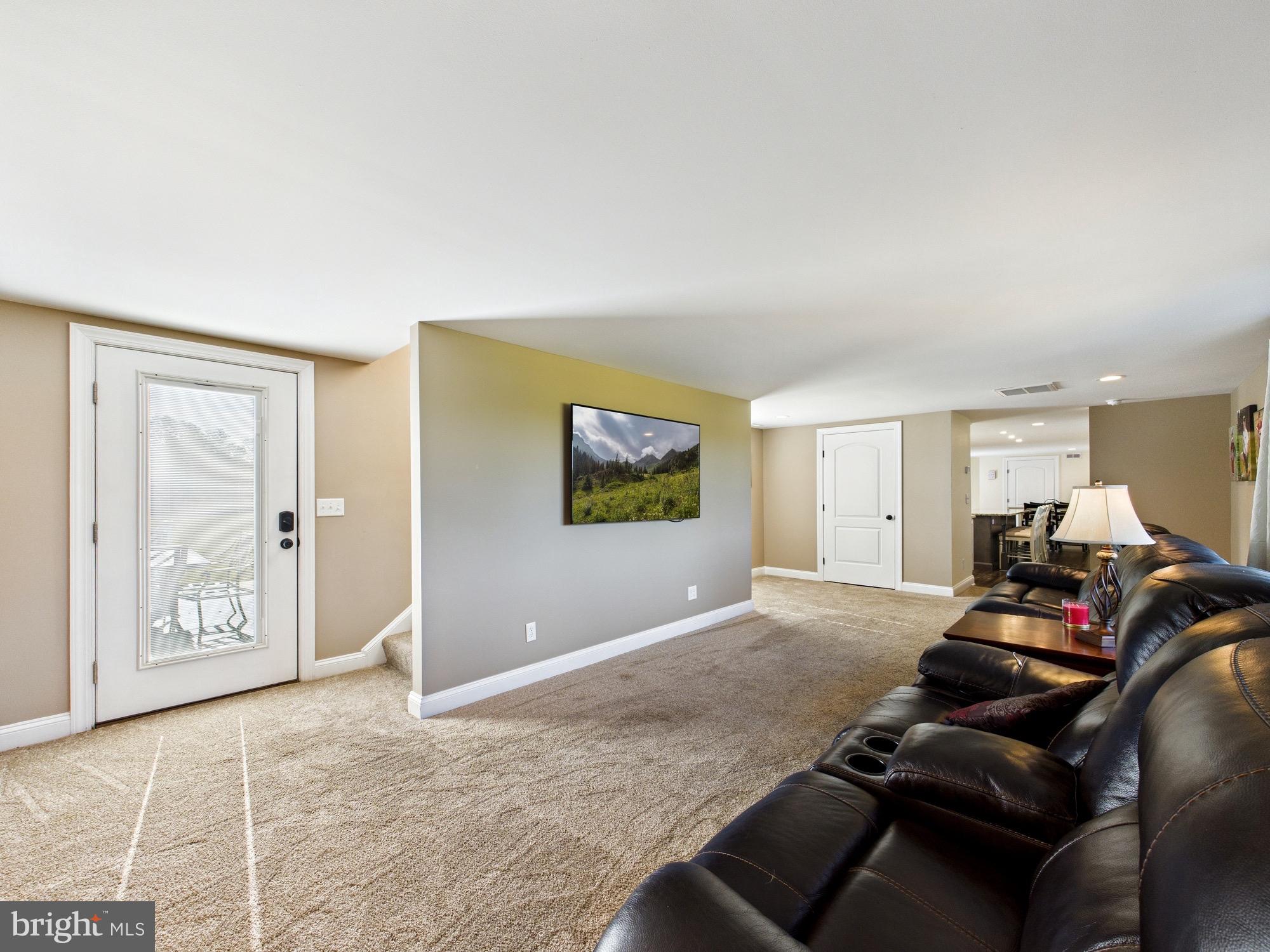 15551 Wharton Road Goldsboro, MD 21636 - Photo 27 of 80 a living room with furniture and a window