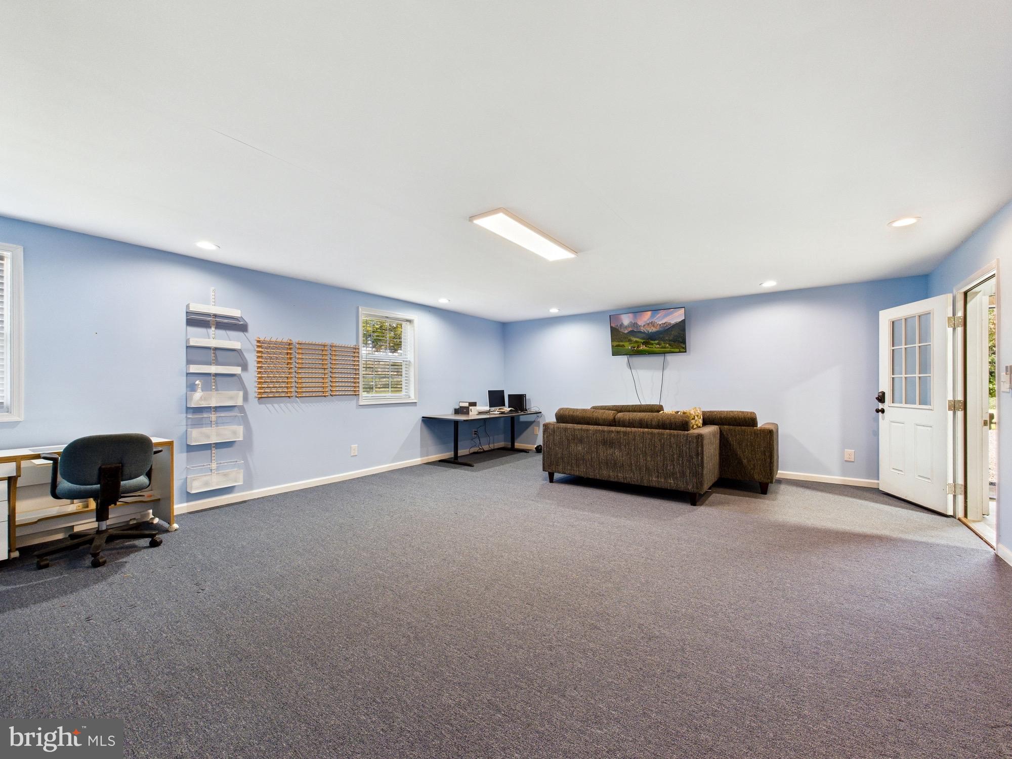 15551 Wharton Road Goldsboro, MD 21636 - Photo 53 of 80 a car is parked in a room