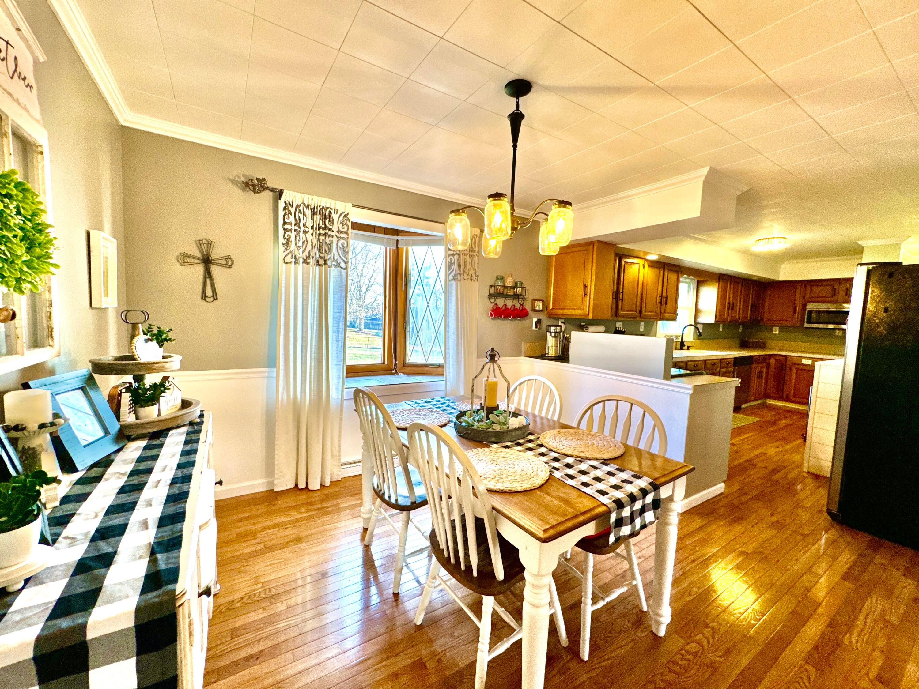 1591 Coonpath Road Northeast Lancaster, OH 43130 - Photo 11 of 50 Dining Area