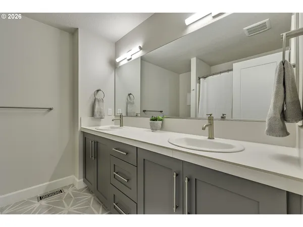 $679,900 | 1004 Northeast 17th Avenue, Canby, OR 97013