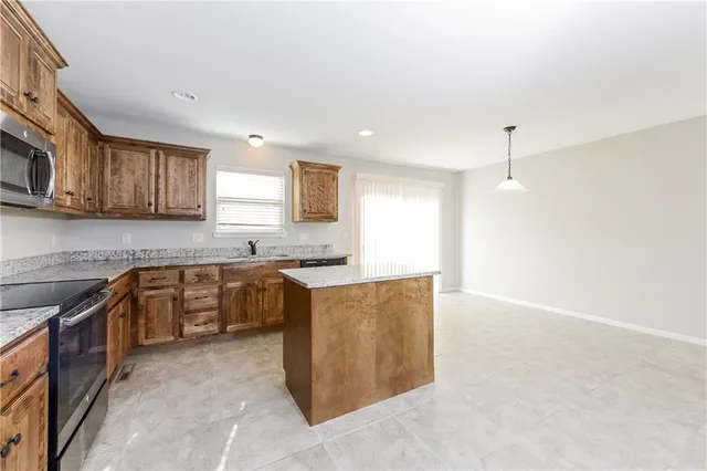 $2,225 | 801 Emerson Drive, Belton, MO 64012