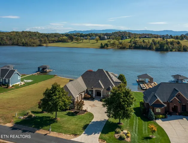 $2,749,900 | 136 Hiwonihi Trail, Vonore, TN 37885