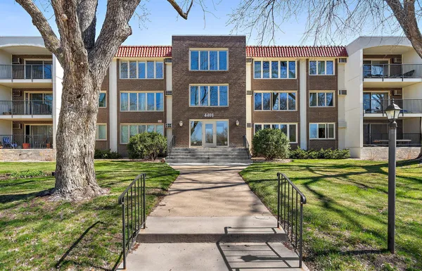 $229,000 | 4401 Parklawn Avenue, Unit 301W, Edina, MN 55435