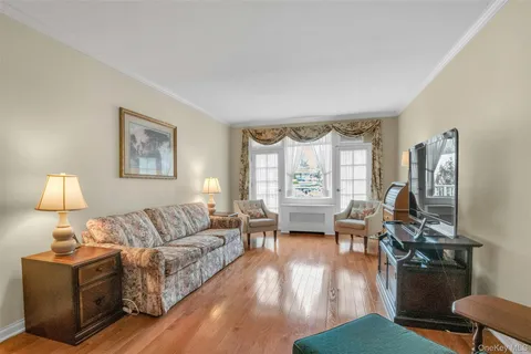 $328,000 | 920 Pelhamdale Avenue, Unit A2H, Pelham, NY 10803
