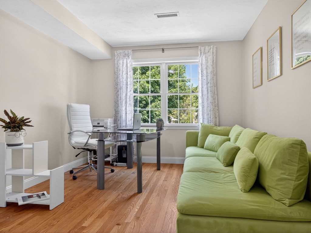 189 Grove Street, Unit 2 Waltham, MA 02453 - Photo 9 of 30