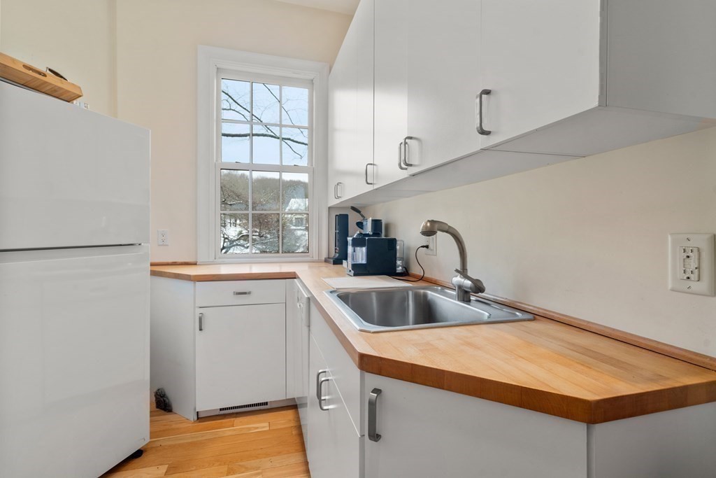 8 Stonegate Lane Dover, MA 02030 - Photo 19 of 42