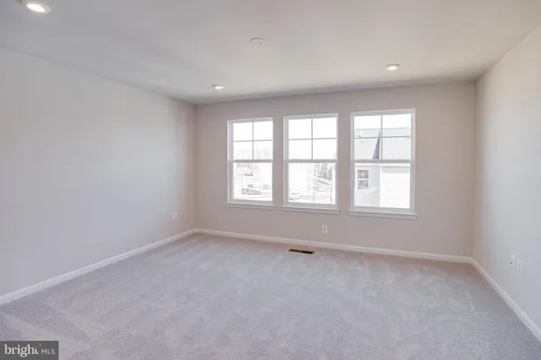 $2,950 | 3978 Shire Meadow Lane, Triangle, VA 22172