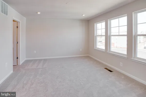 $2,950 | 3978 Shire Meadow Lane, Triangle, VA 22172