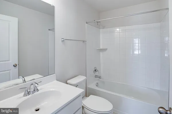 $2,950 | 3978 Shire Meadow Lane, Triangle, VA 22172