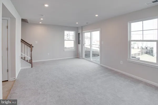 $2,950 | 3978 Shire Meadow Lane, Triangle, VA 22172