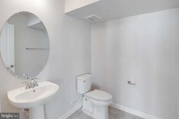 $2,950 | 3978 Shire Meadow Lane, Triangle, VA 22172