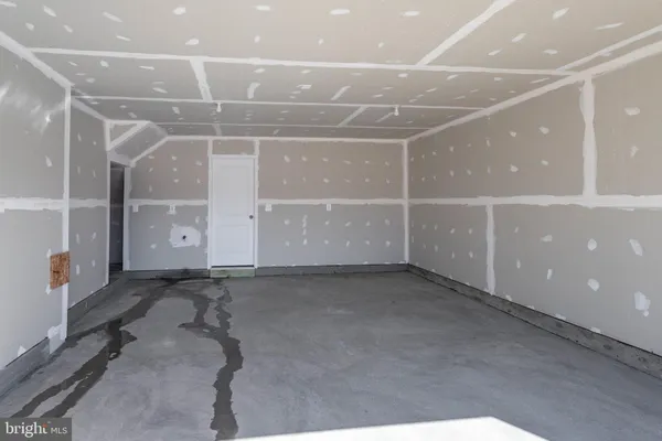 $2,950 | 3978 Shire Meadow Lane, Triangle, VA 22172