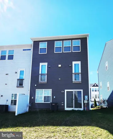 $2,950 | 3978 Shire Meadow Lane, Triangle, VA 22172