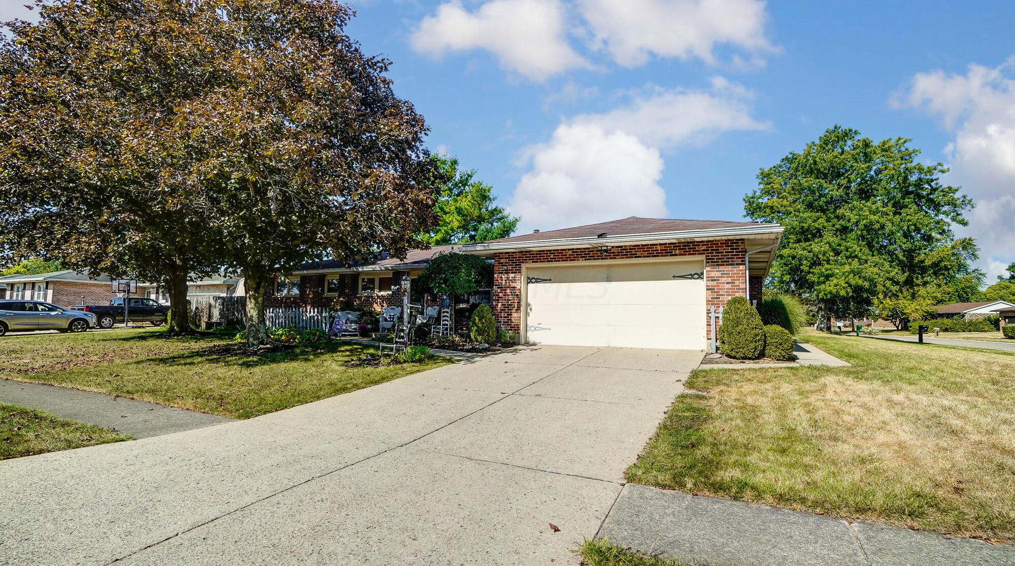 5429 West Ridgewood Road Springfield, OH 45503 - Photo 4 of 36 003
