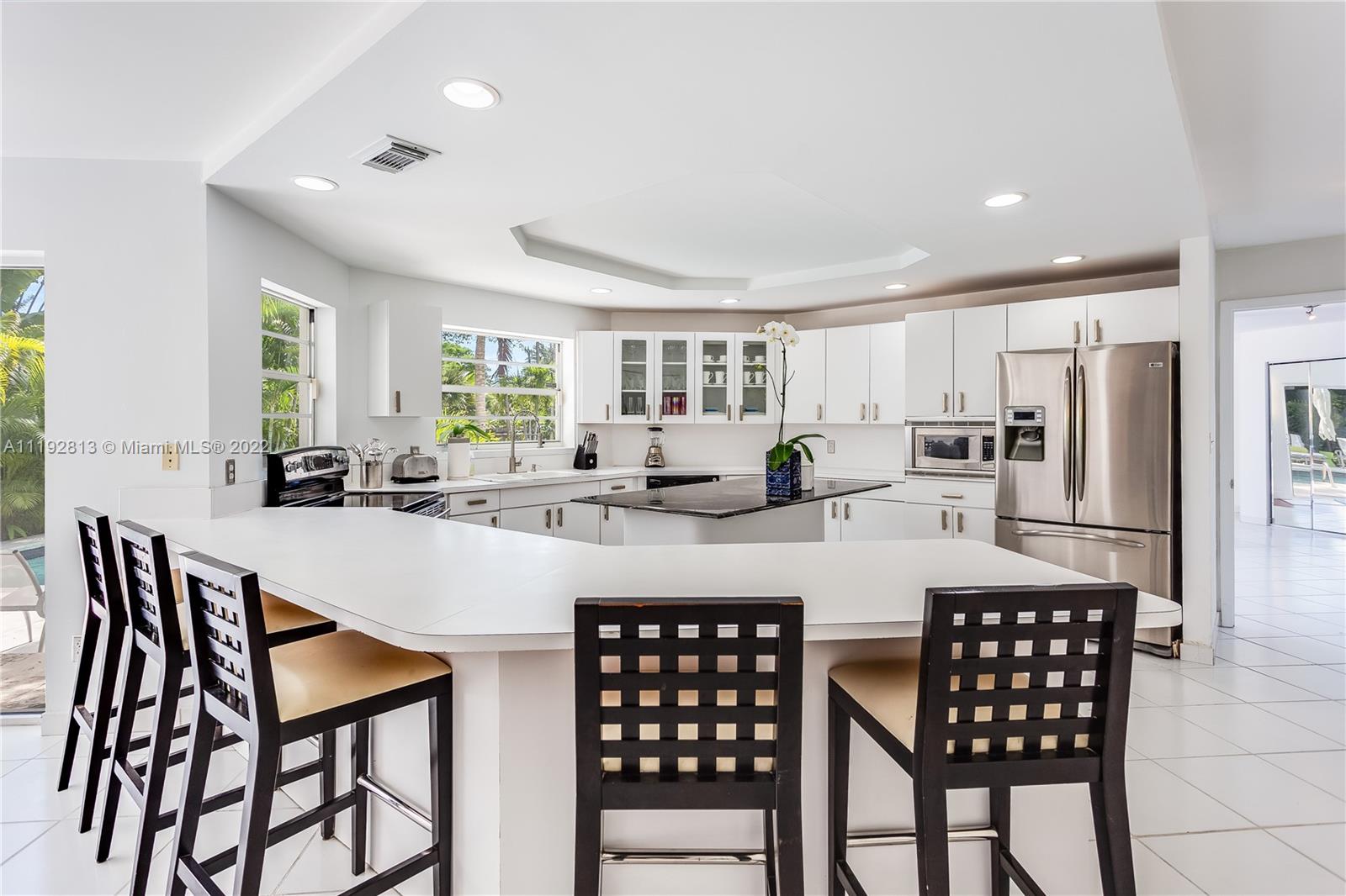 6180 Pine Tree Drive Miami Beach, FL 33140 - Photo 11 of 32