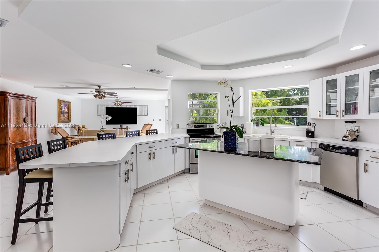 6180 Pine Tree Drive Miami Beach, FL 33140 - Photo 12 of 32