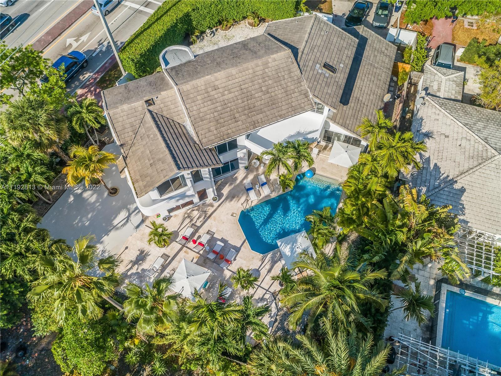 6180 Pine Tree Drive Miami Beach, FL 33140 - Photo 2 of 32