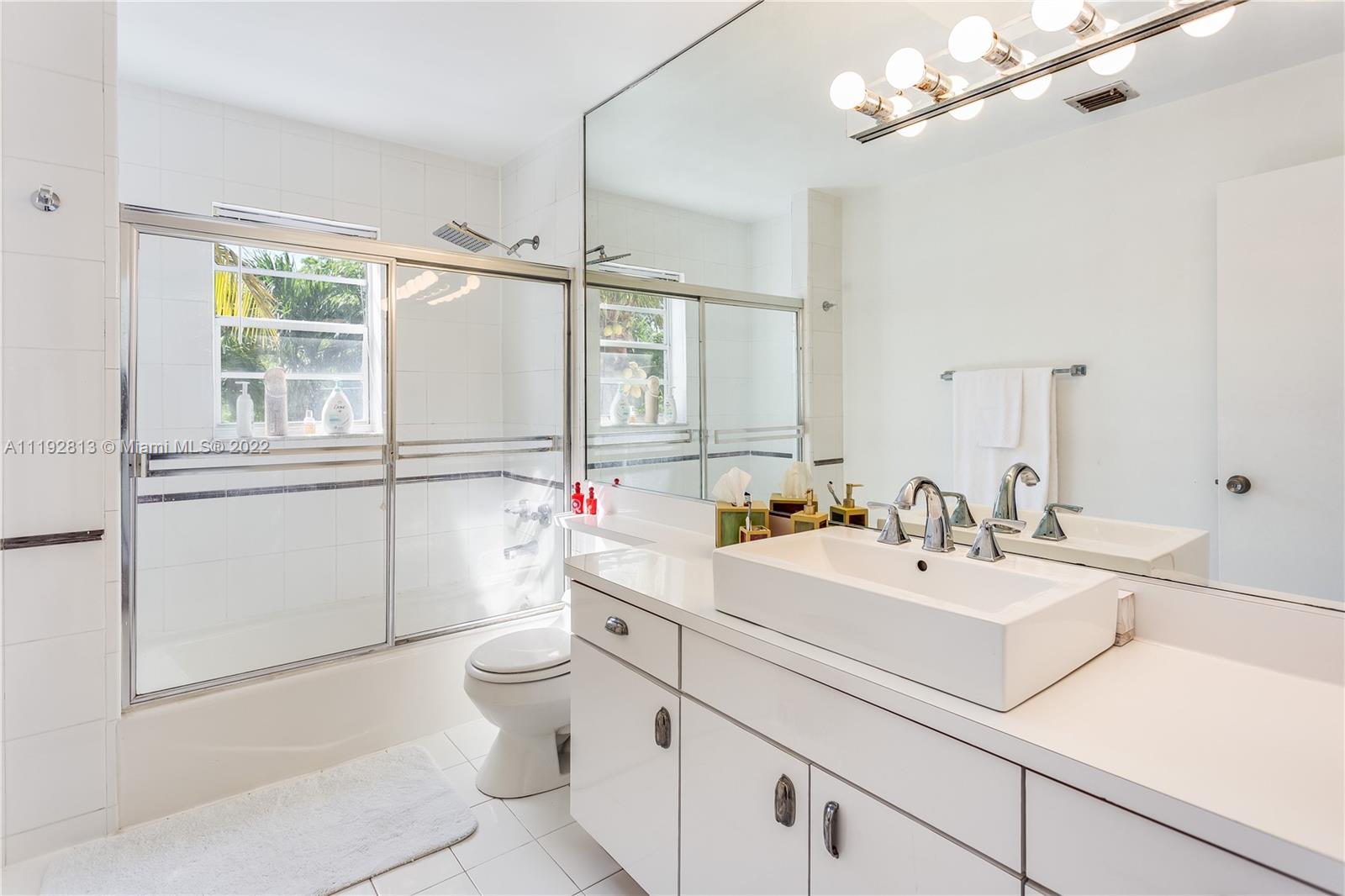 6180 Pine Tree Drive Miami Beach, FL 33140 - Photo 30 of 32