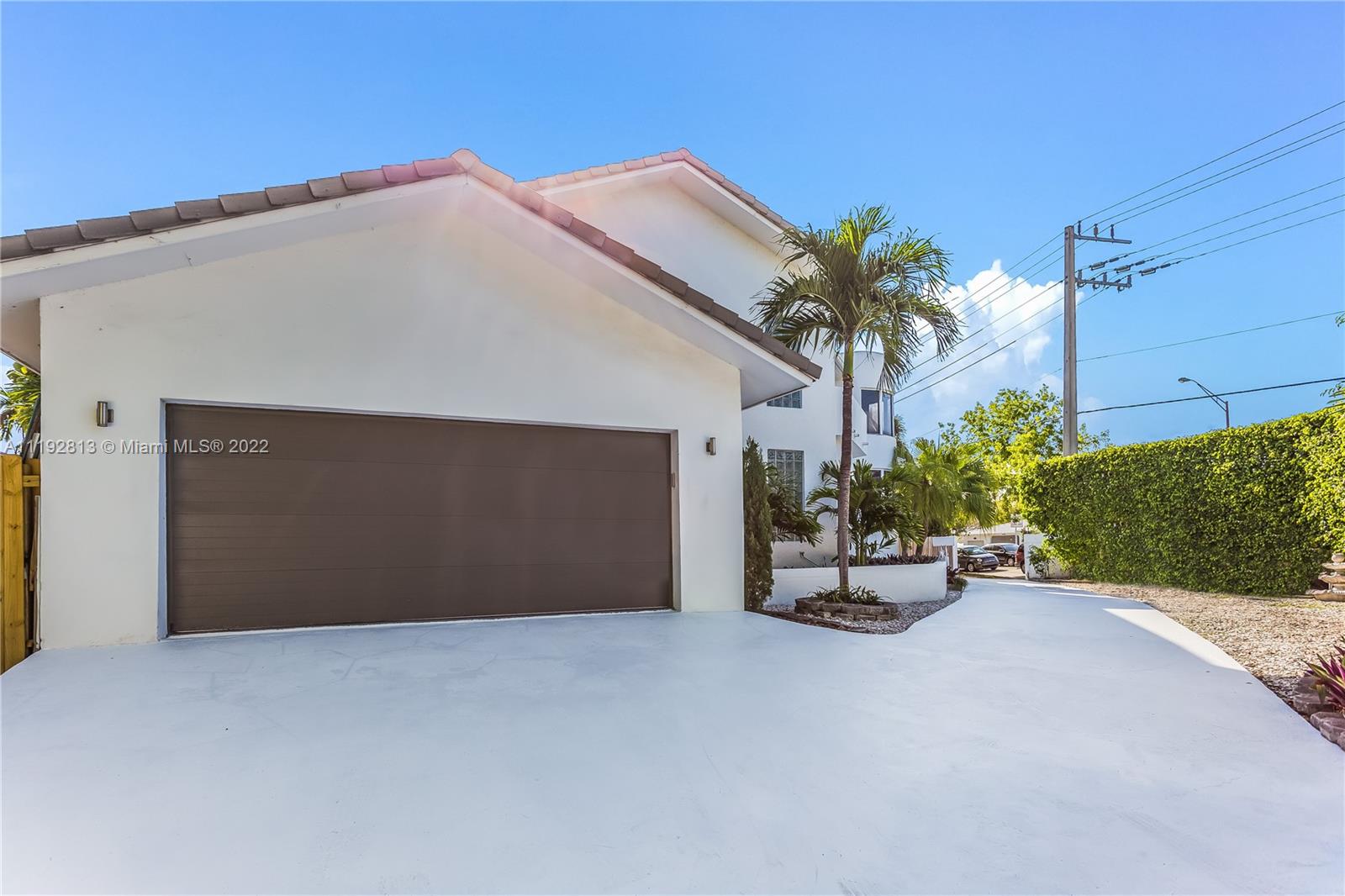 6180 Pine Tree Drive Miami Beach, FL 33140 - Photo 6 of 32