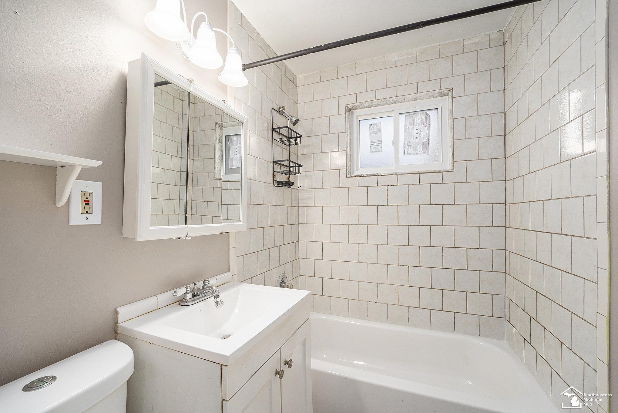 20486 Gibraltar Road Trenton, MI 48183 - Photo 9 of 17
