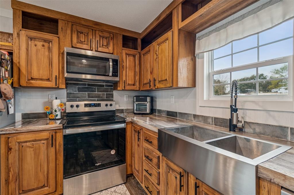 8736 23rd Street Zephyrhills, FL 33540 - Photo 27 of 77