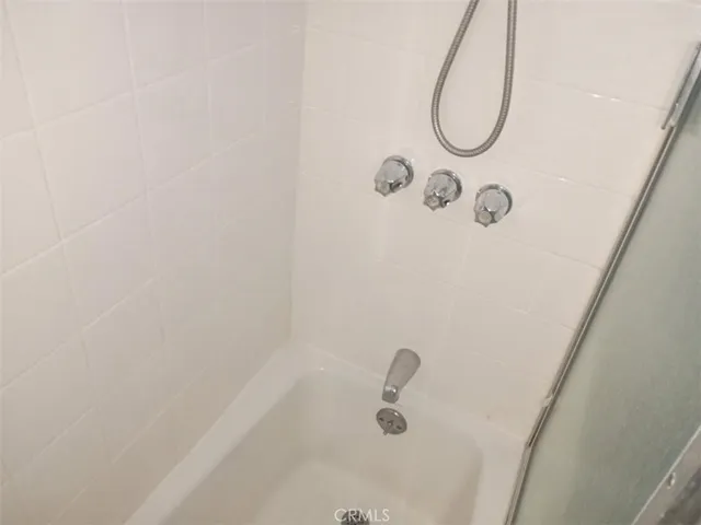 a close view of a bathtub in bathroom