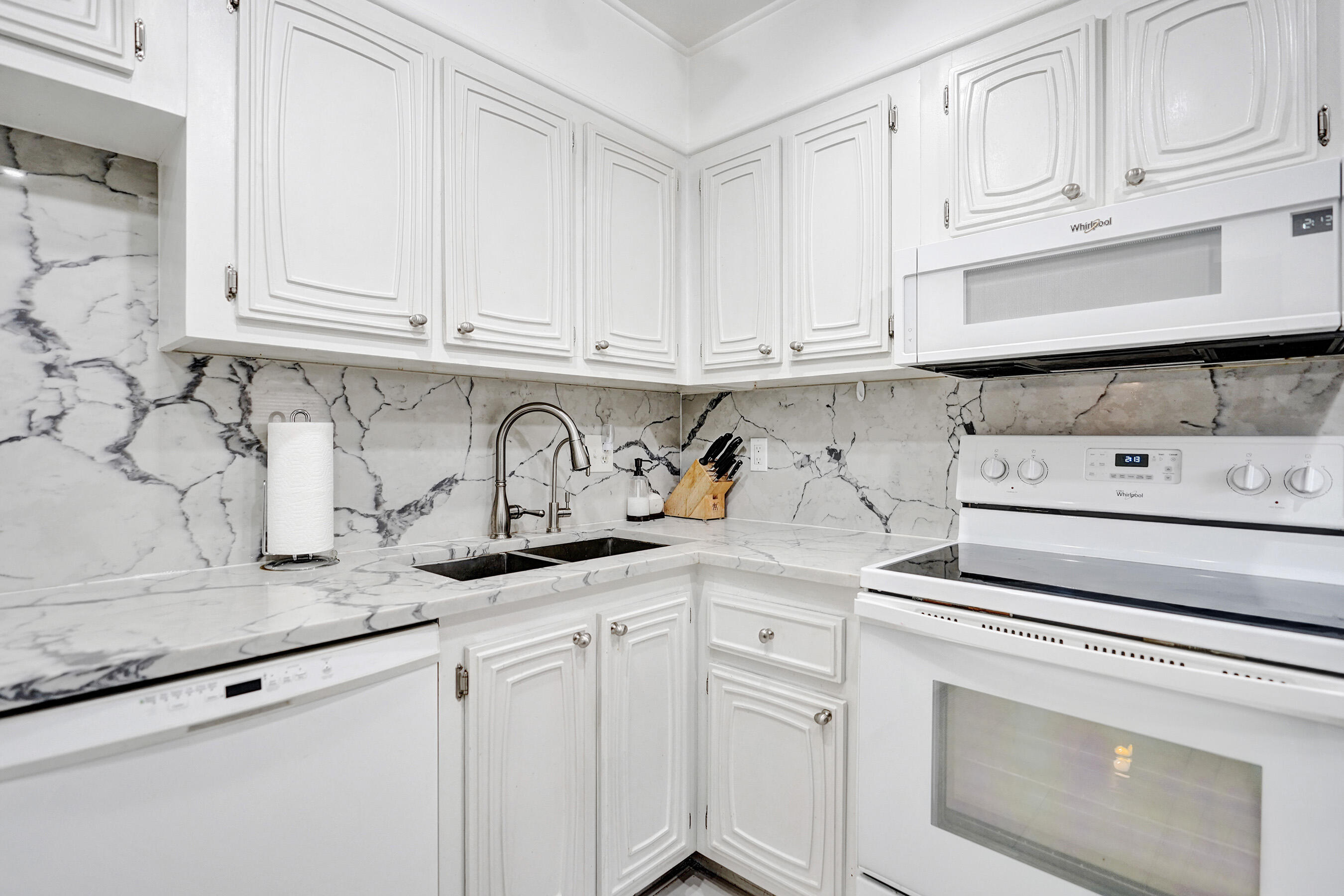 6461 Northwest 2nd Avenue, Unit FIVE Boca Raton, FL 33487 - Photo 4 of 73 DSC03401